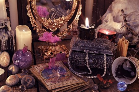depositphotos_152994458-stock-photo-divination-rite-with-the-tarot